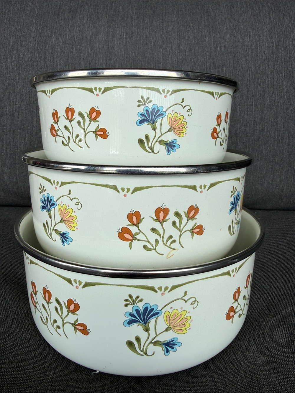 Kobe Kitchen Enamel Nesting Mixing Bowls Set 3, Vintage